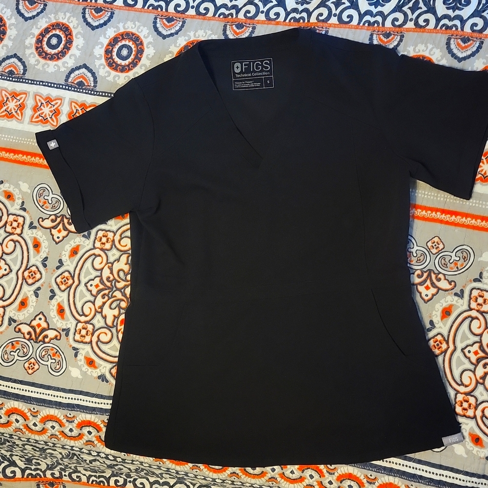 FIGS  set with two pants